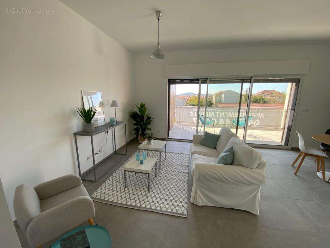 Appartement à LUZINAY
