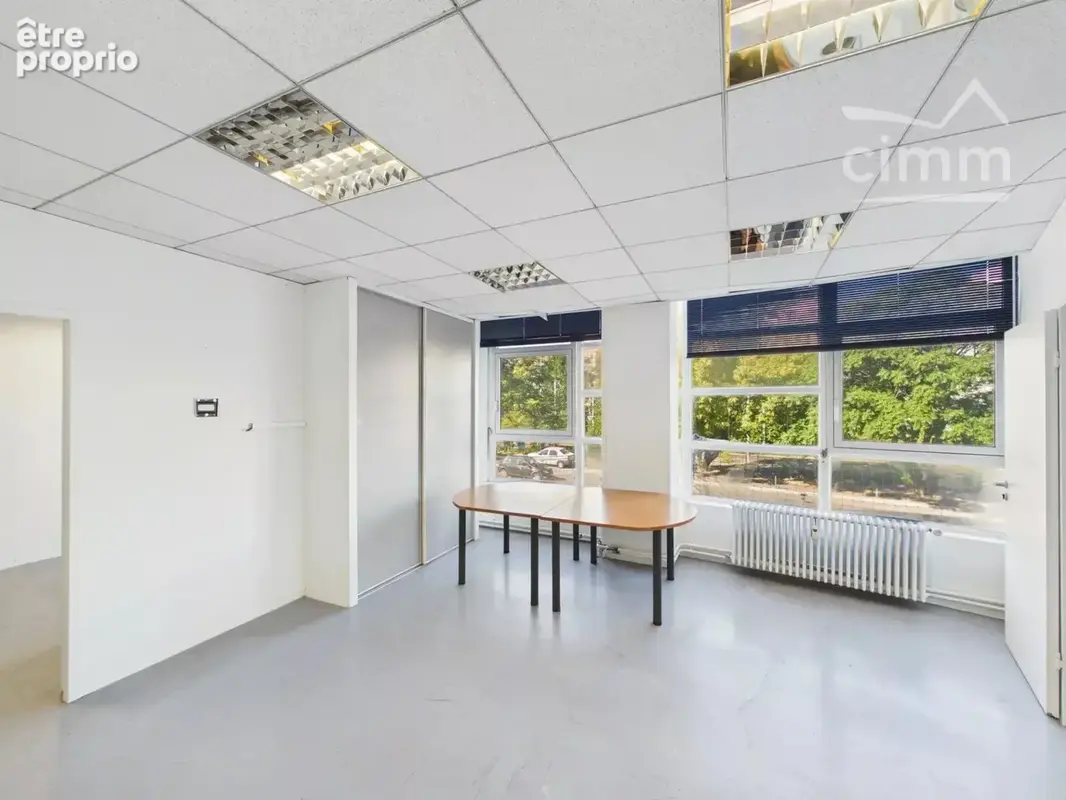 Local Commercial / Bureaux de 228 m² - Quartier de l'Aigle - photo 9