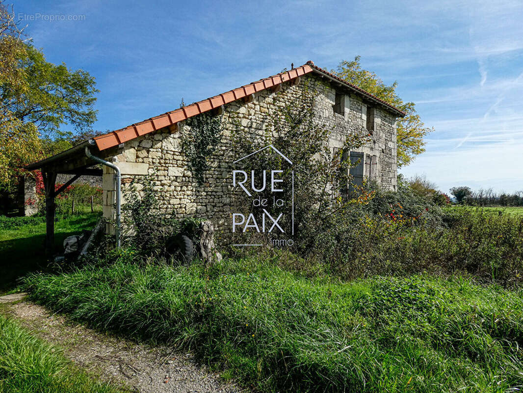Autre à SAVIGNY-SOUS-FAYE