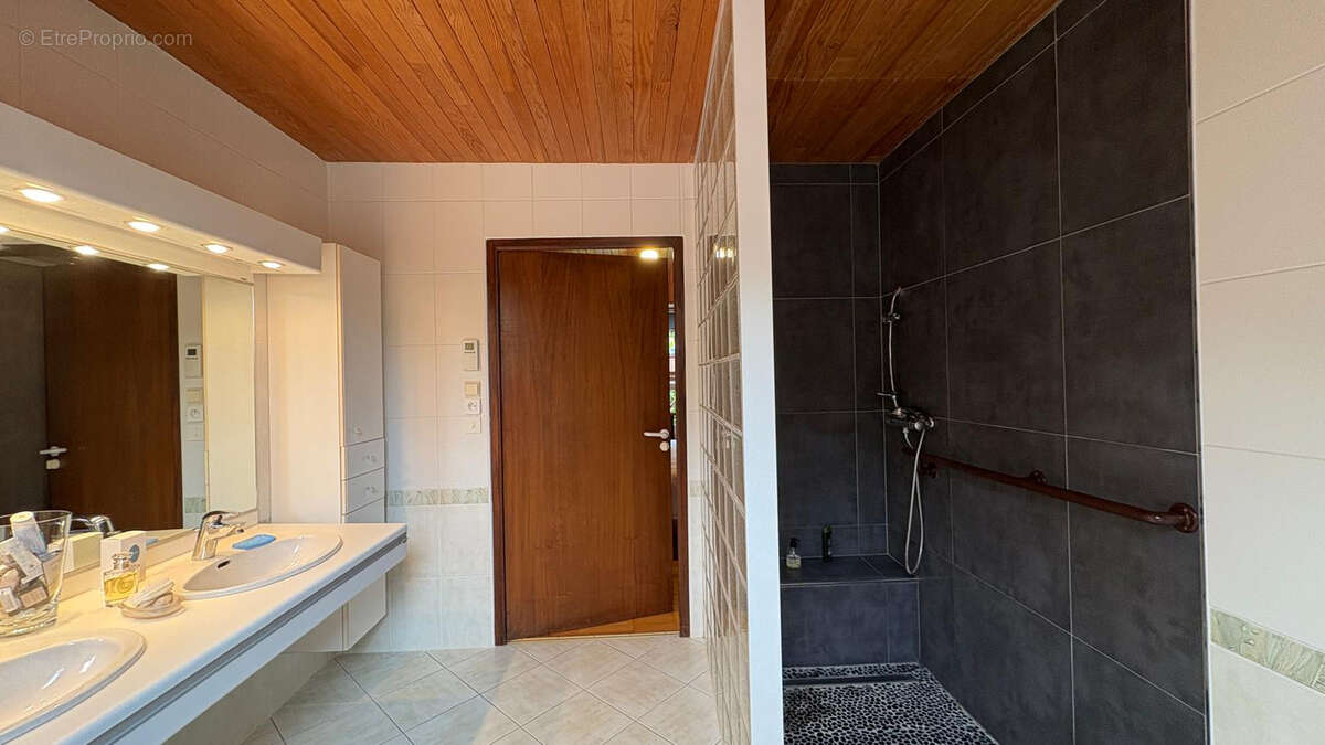 Maison à LAMPAUL-GUIMILIAU