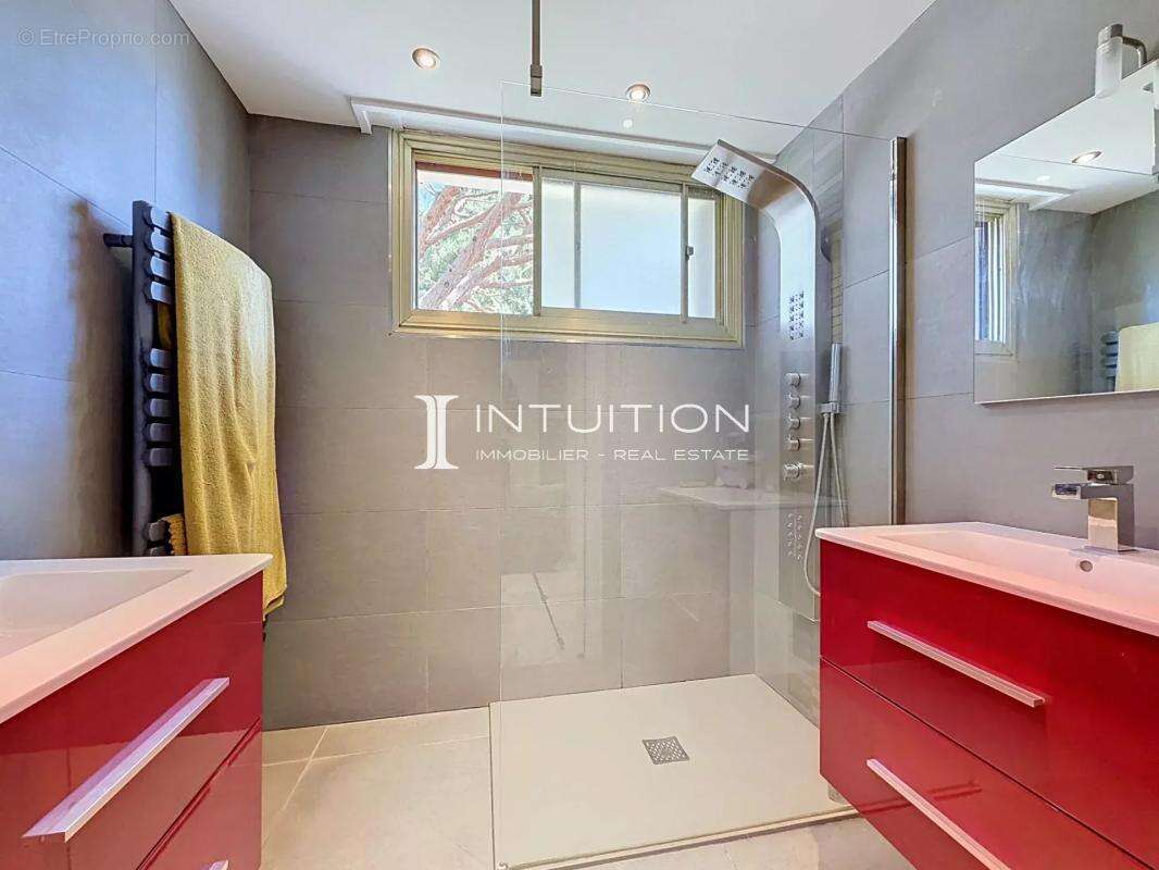 Cannes - Bénéfiat : Appartement 4 pièces traversant avec terrasses - photo 12