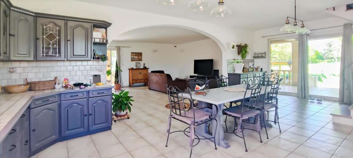 Maison à SAINT-QUENTIN-LA-POTERIE