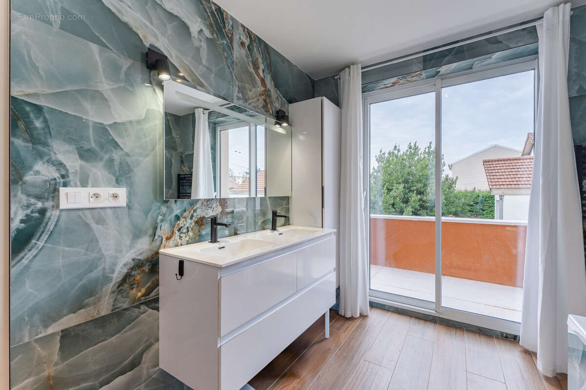 Maison à VILLEURBANNE