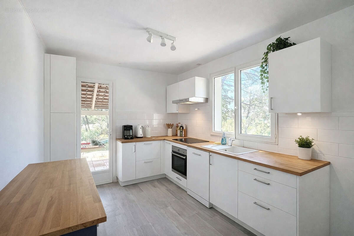 Maison à CHATEAUNEUF-LE-ROUGE