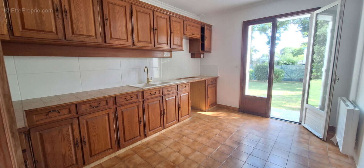Fouesnant, bourg à pied, jolie maison de 4 chambres, sur un beau terrain arboré de 700 m² ! - photo 6