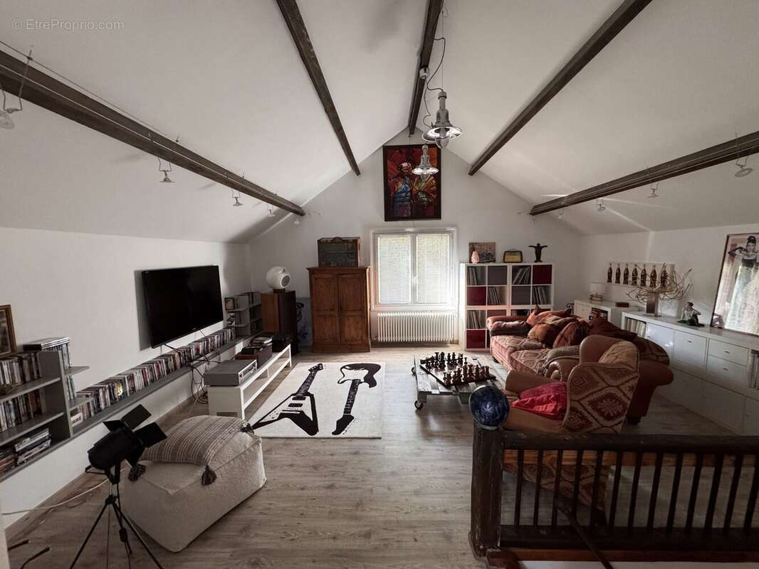 Maison 270 m² à La Villeneuve-En-Chevrie  - photo 5