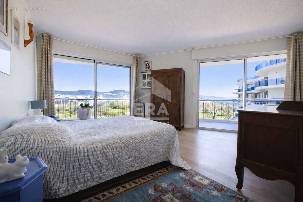 Appartement à MANDELIEU-LA-NAPOULE
