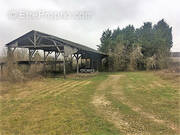 Terrain à NEUILLY-SAINT-FRONT