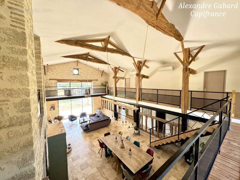 SUD REOLAIS - Maison en pierre rénovée - 7 chambres - Terrain 5 000 m² - Piscine - Dépendances - photo 25