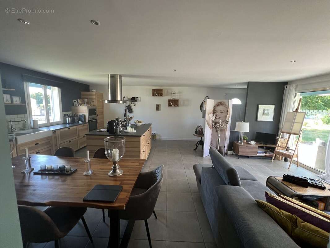 Maison 91 m² à Espalais  - photo 8