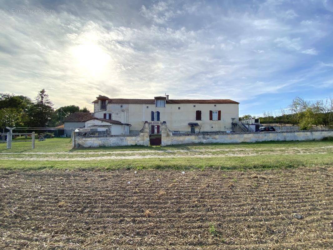 Maison à VILLEBOIS-LAVALETTE