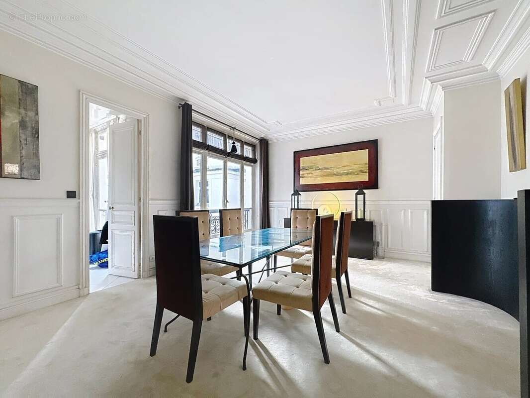 Appartement à PARIS-8E