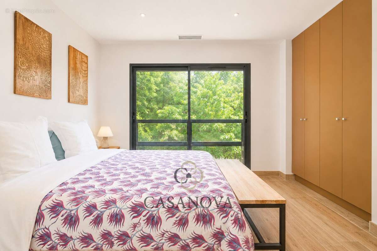 Propriété avec piscine intérieure et extérieure avec terrain de 5 300 m² à Sumène - photo 17