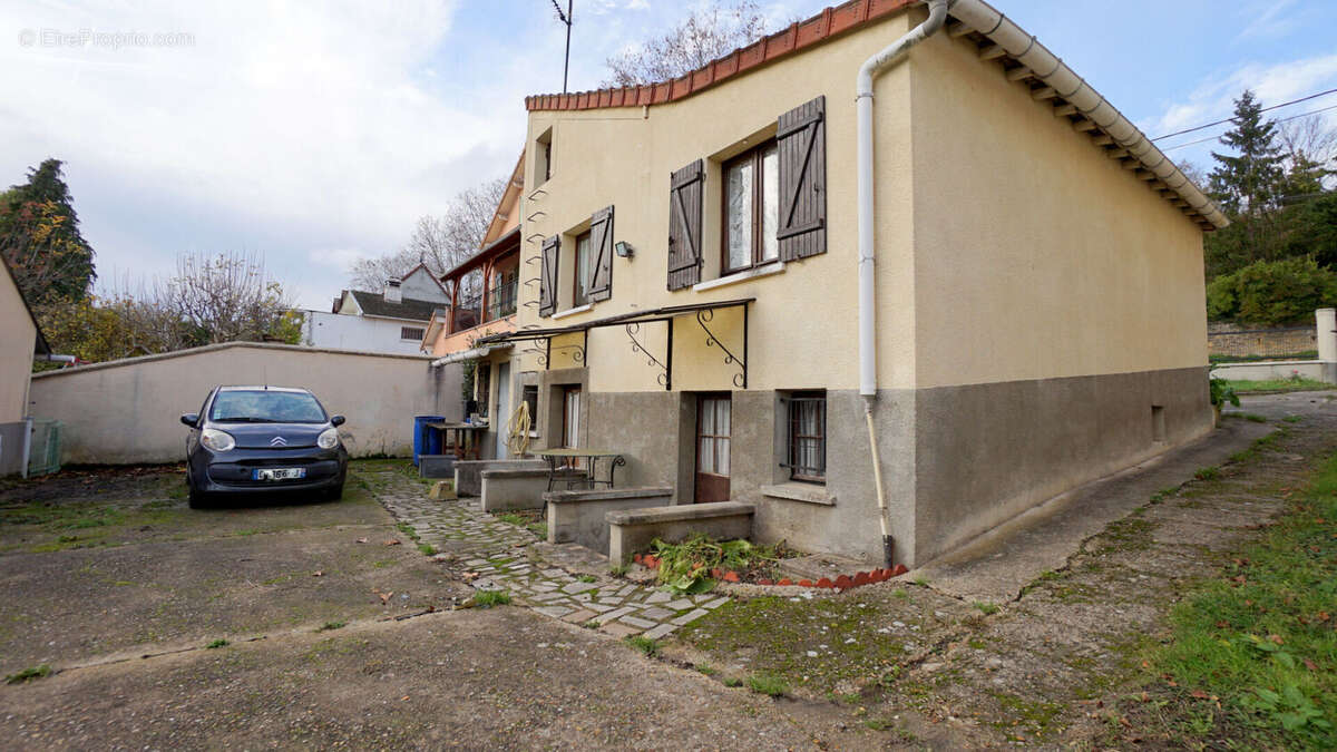 Maison à MEZY-SUR-SEINE