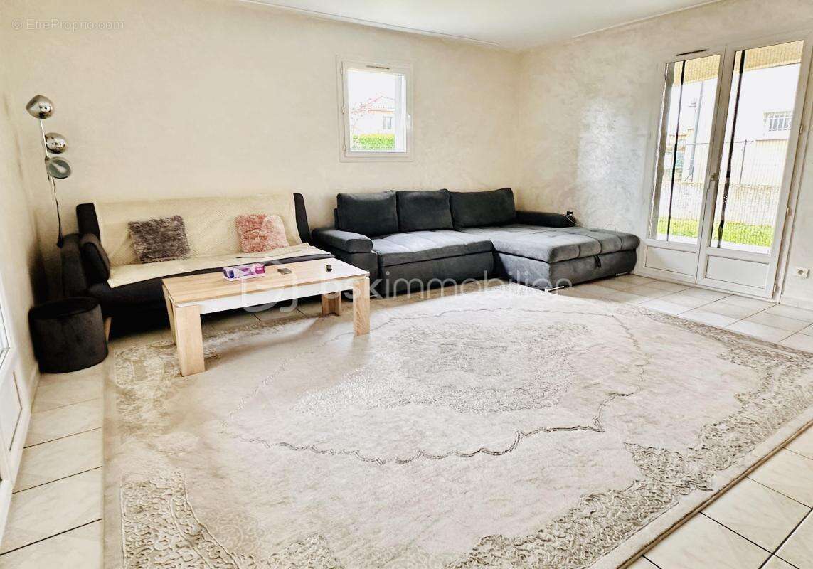 Maison à SAINT-MAURICE-L'EXIL