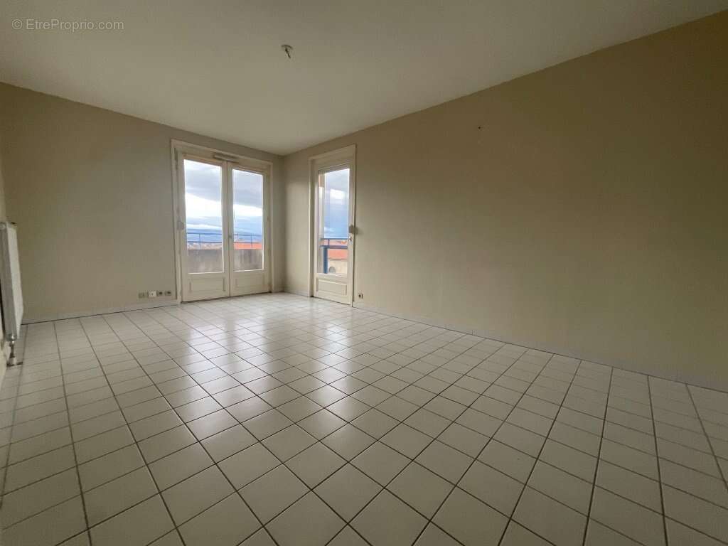 Saint-Just - Appartement T2 dernier étage - photo 2
