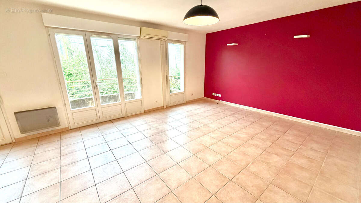 Appartement à ENTRAIGUES-SUR-LA-SORGUE