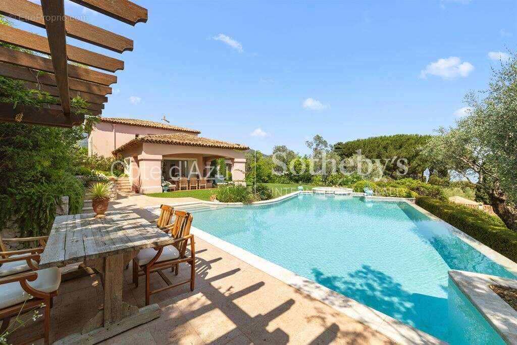 Charmante villa d'architecte avec vue panoramique sur la mer, piscine et jardin paysager à Menton - photo 4