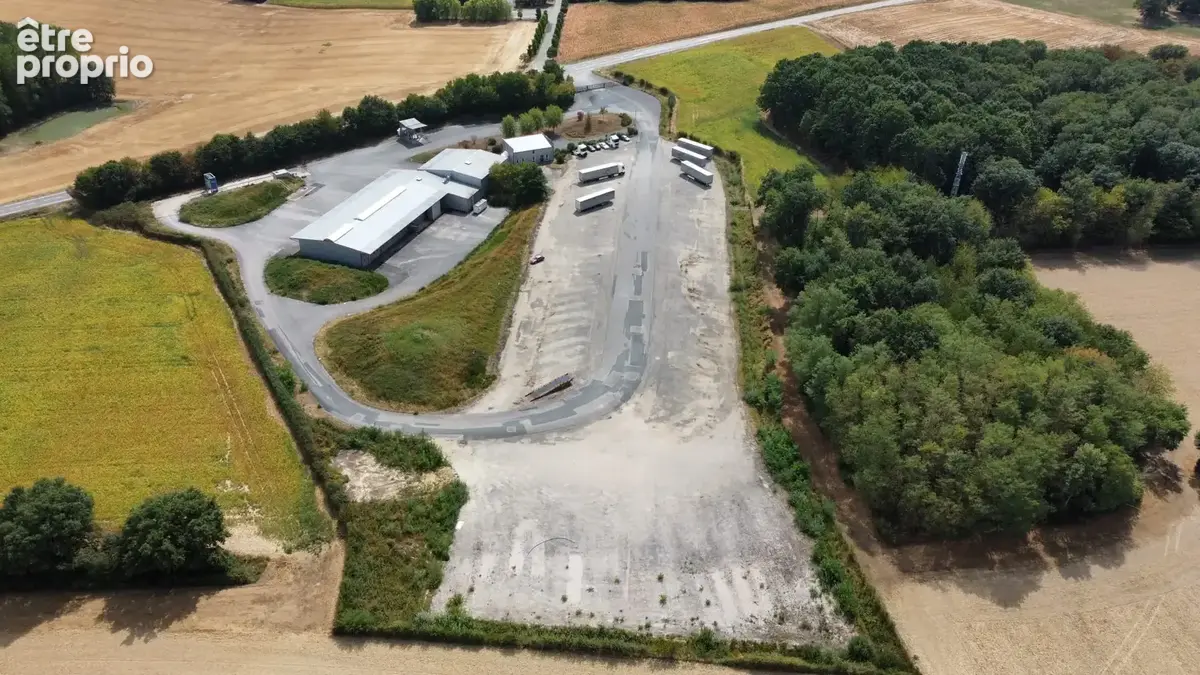 A vendre - batiment logisitque 1600m2 avec terrain 37 000m2 - courtes(01) - photo 19