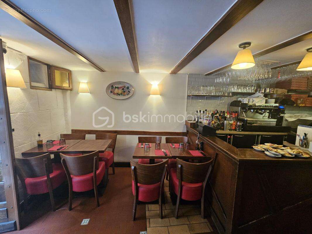 Commerce à PARIS-9E