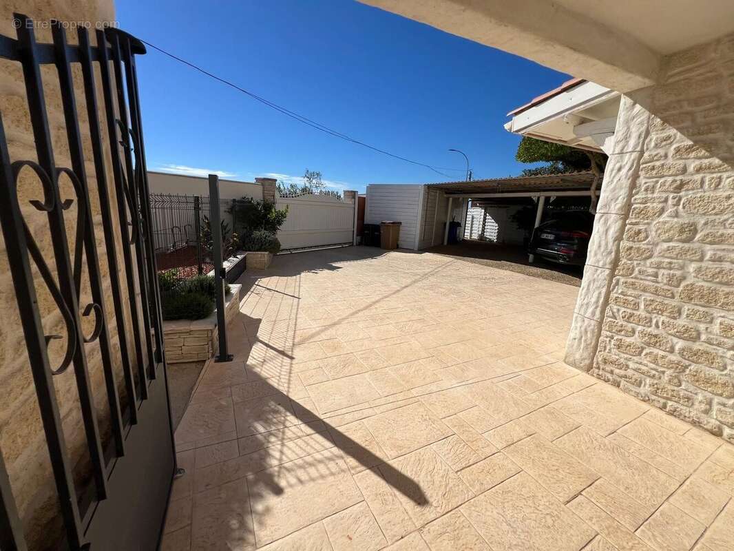 Maison 138 m² à Marignane  - photo 8