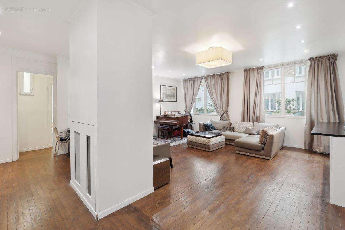 Appartement à PARIS-16E