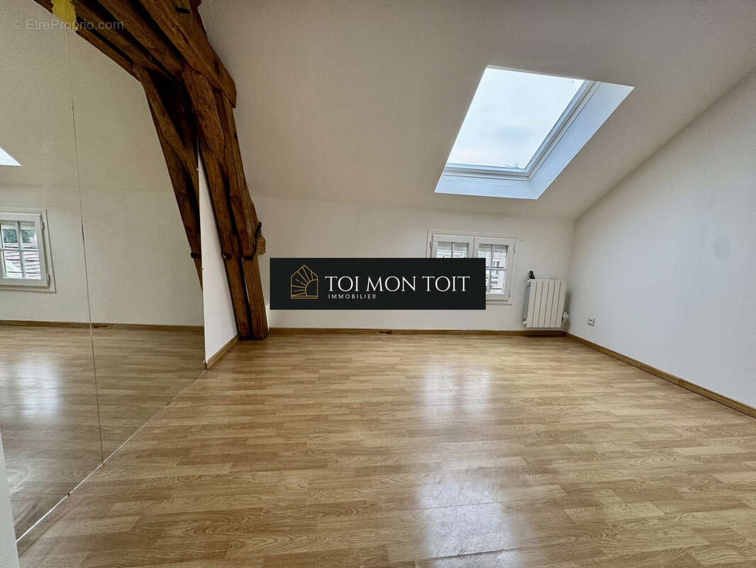 Appartement à LA CHAPELLE-EN-SERVAL