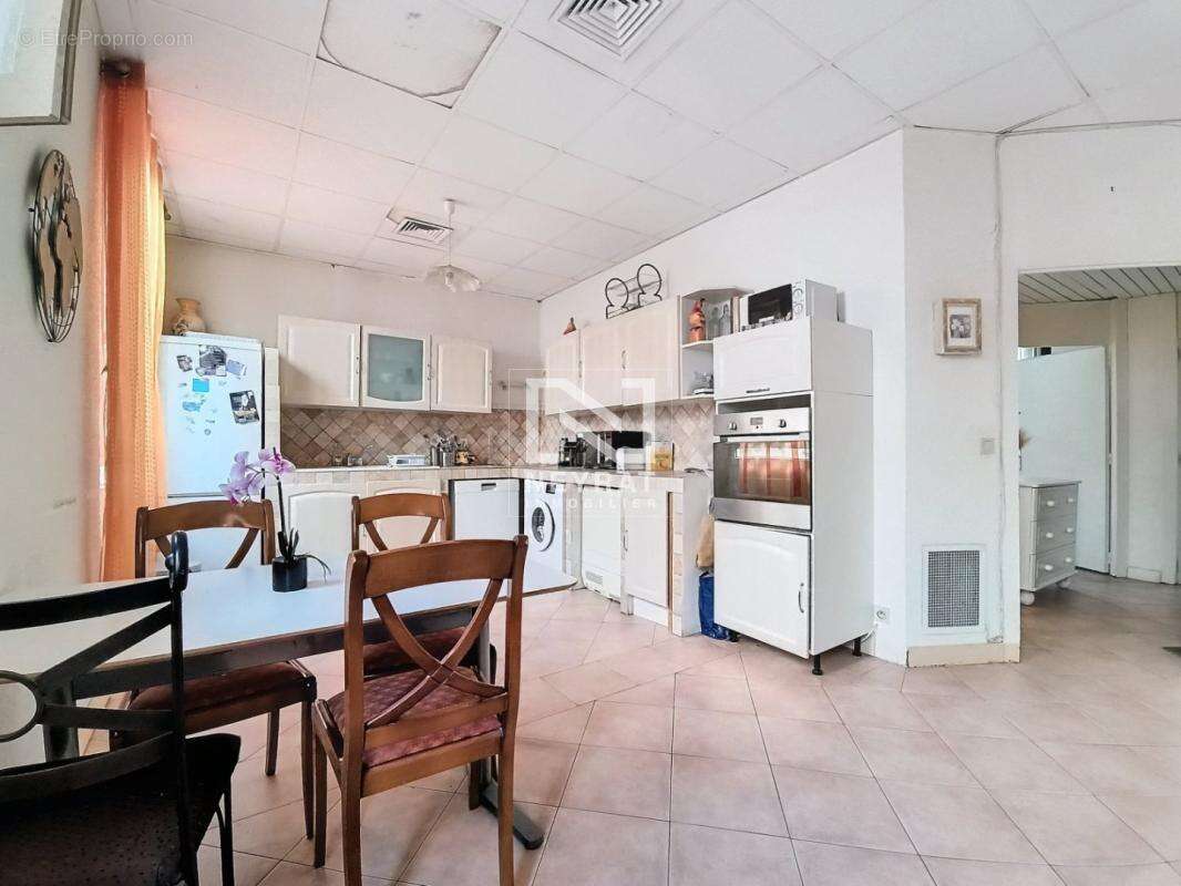 Fond de commerce avec appartement centre ville de saint-raphael - photo 14