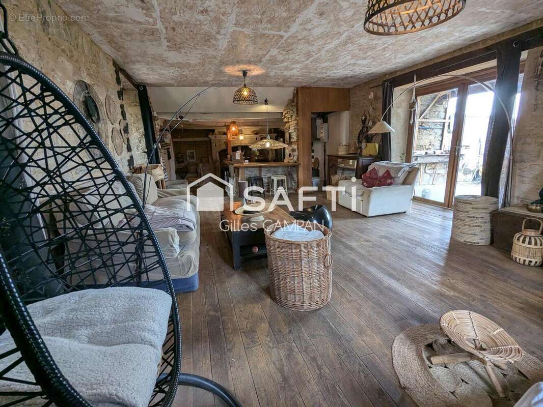 Maison 120 m² à Saint-Jean-De-Laur  - photo 2