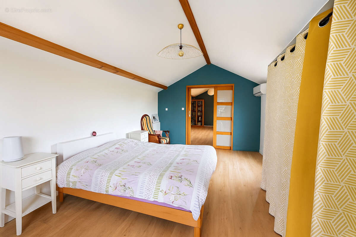 Maison à COMMELLE-VERNAY