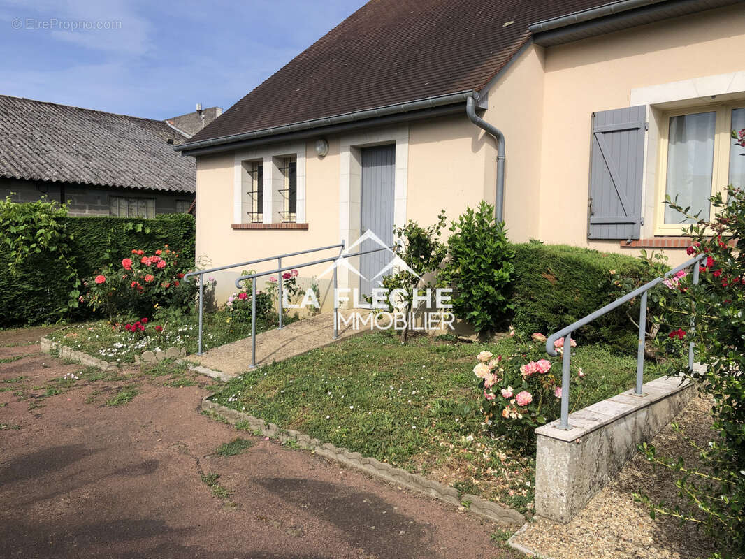 Maison à LA CHAPELLE-D'ALIGNE