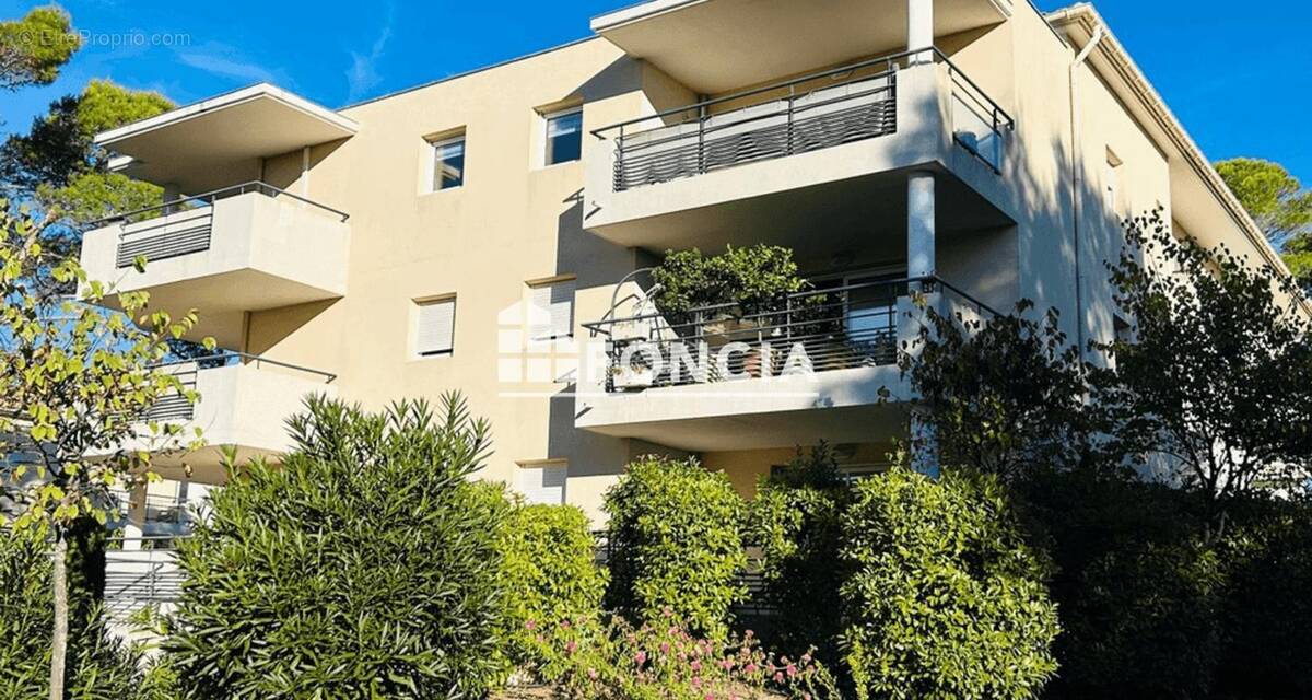 Appartement à ROQUEBRUNE-SUR-ARGENS