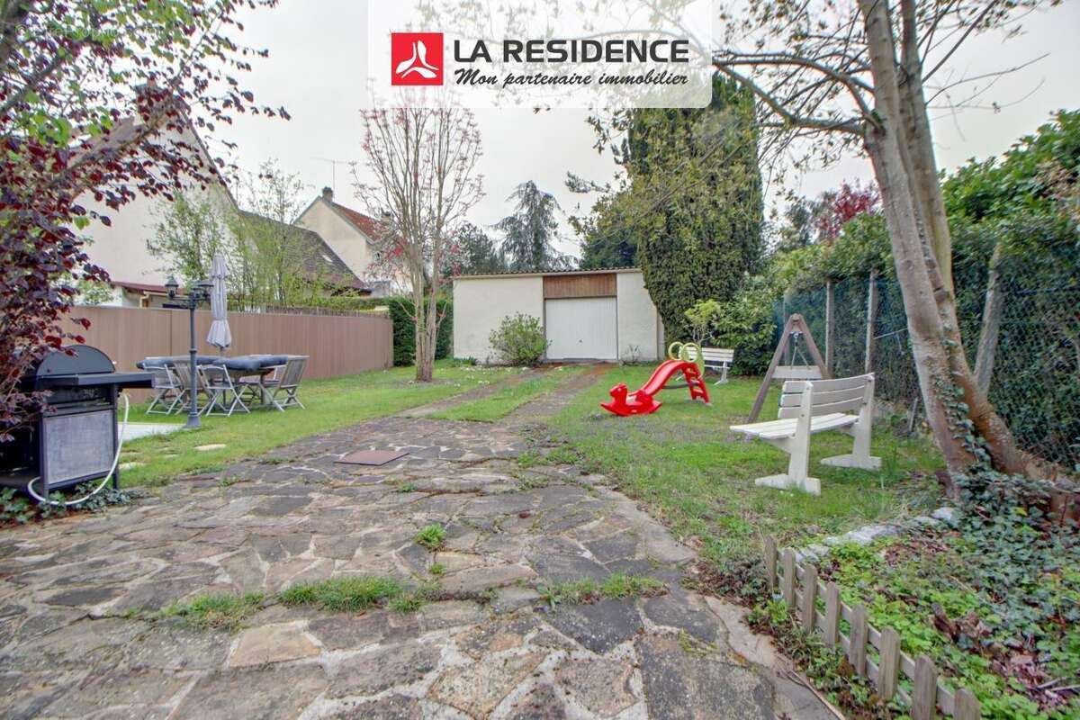 Maison à LES CLAYES-SOUS-BOIS