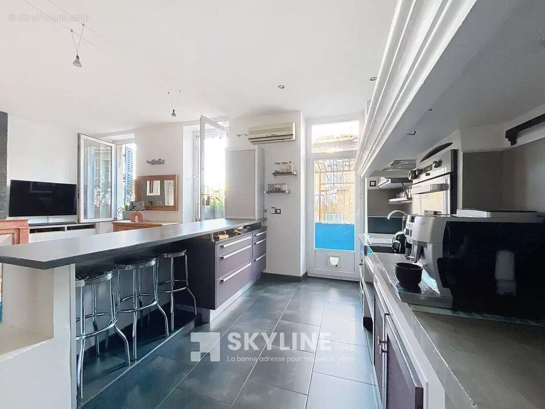 Appartement à MARSEILLE-4E