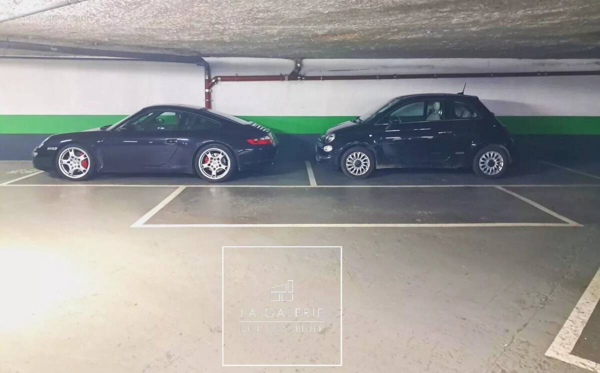 Parking à PARIS-16E