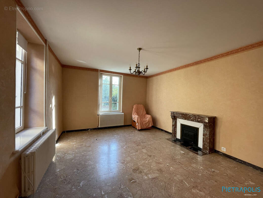 Maison à NEUVILLE-LES-DAMES