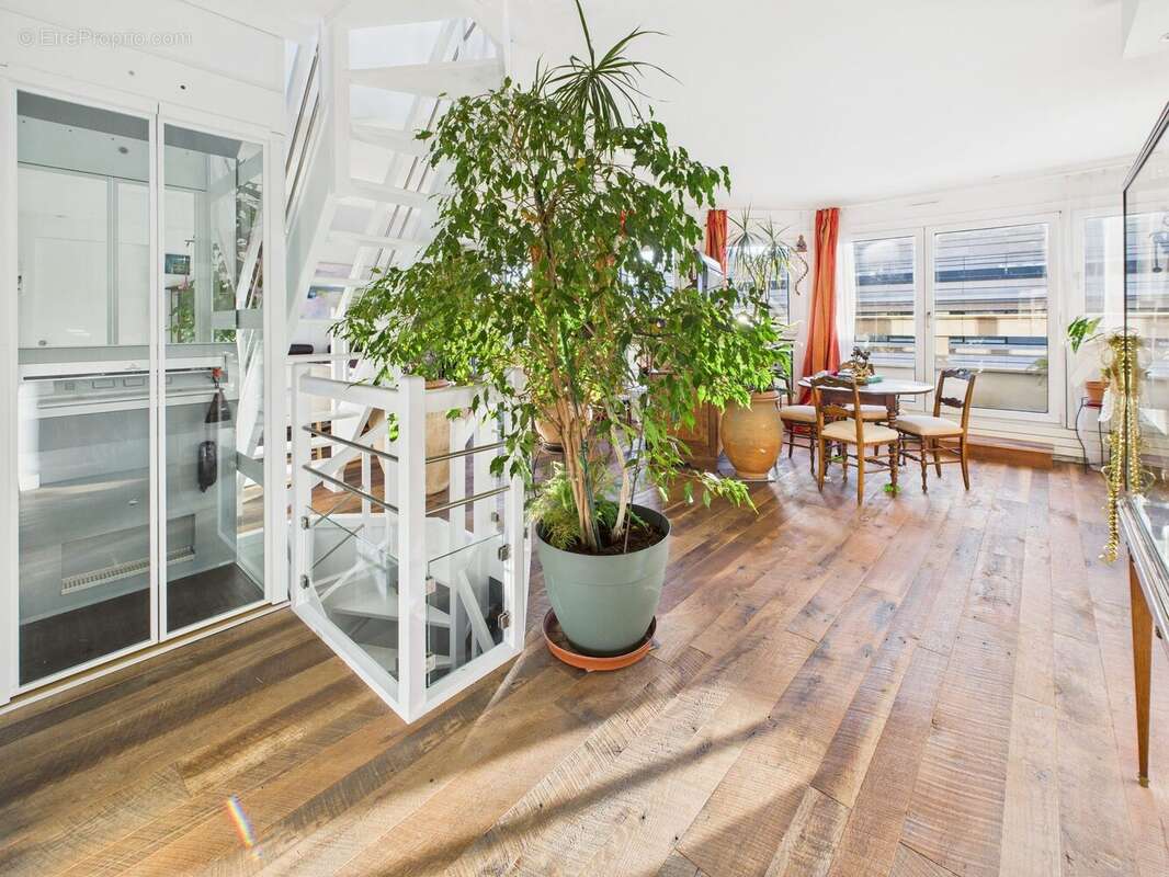 Appartement à LEVALLOIS-PERRET