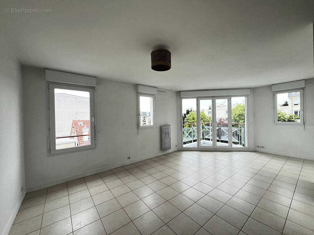 Appartement à SARTROUVILLE