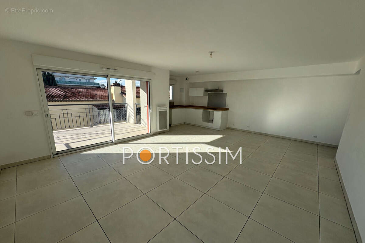 Appartement à SAINT-LAURENT-DU-VAR