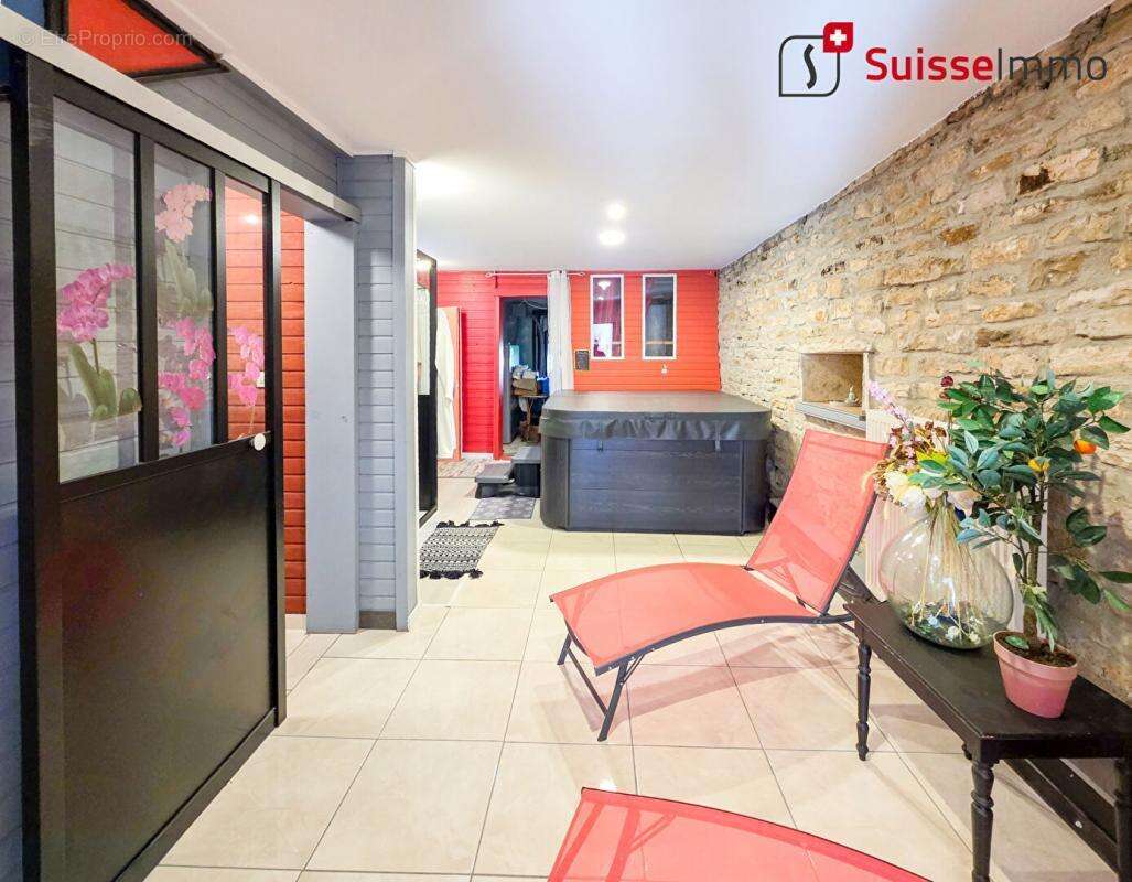 Maison à VALLEROIS-LE-BOIS