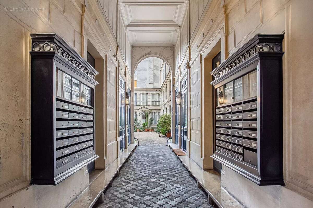 Pied à terre Place Saint Sulpice - photo 12