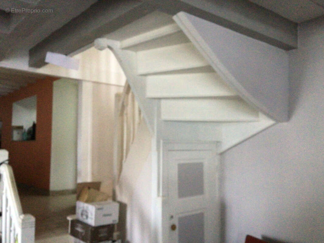Veigné : immeuble à revenus avec trois logements à acheter - photo 3