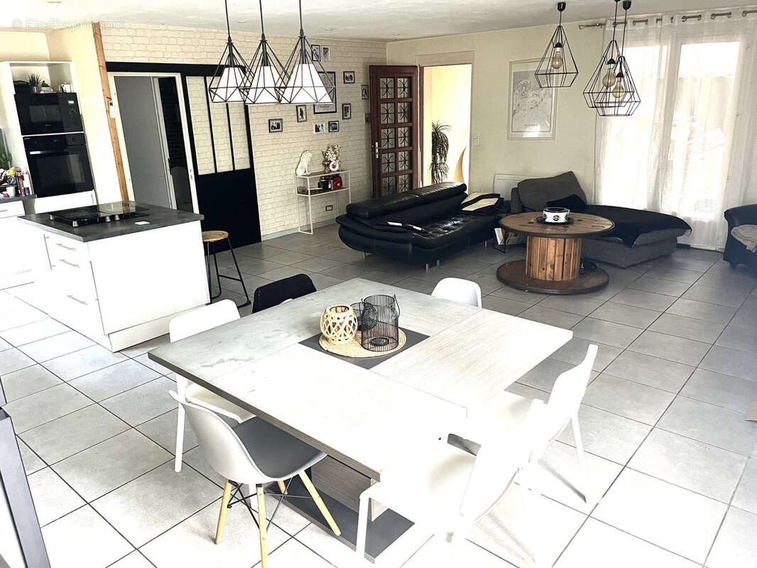 Maison à AMBARES-ET-LAGRAVE