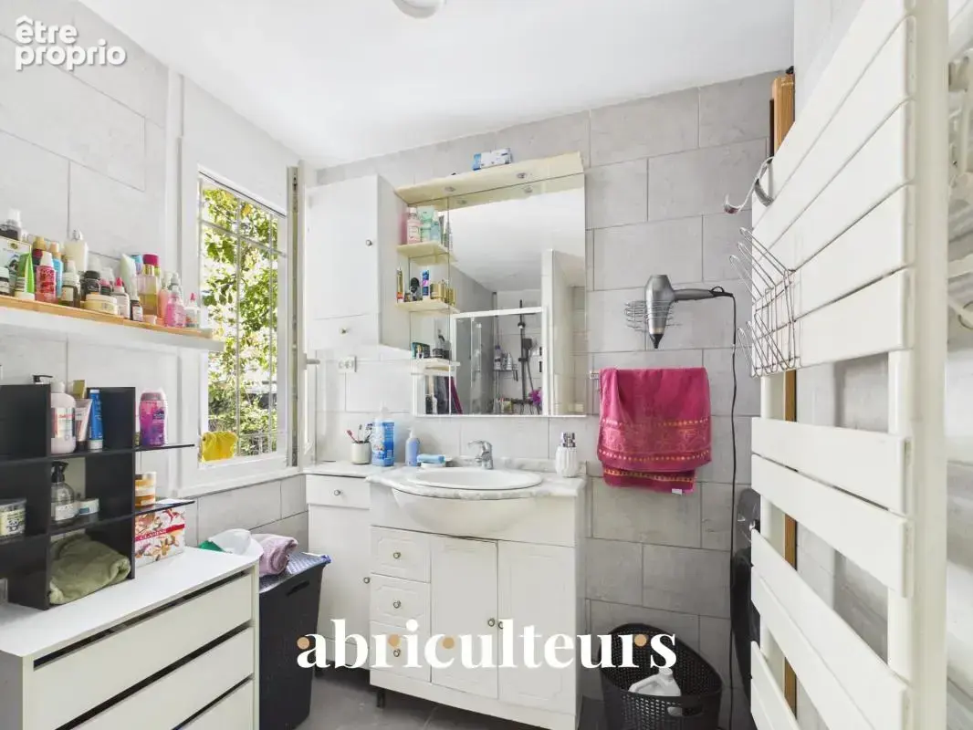 Maison familiale de plain pied - 5 chambres - 134 m²  - avec jardin, terrasse et 3 stationnements — Bezons - photo 9