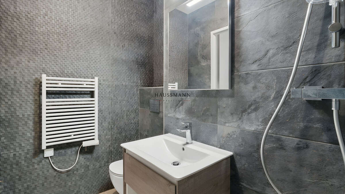 Appartement à NEUILLY-SUR-SEINE