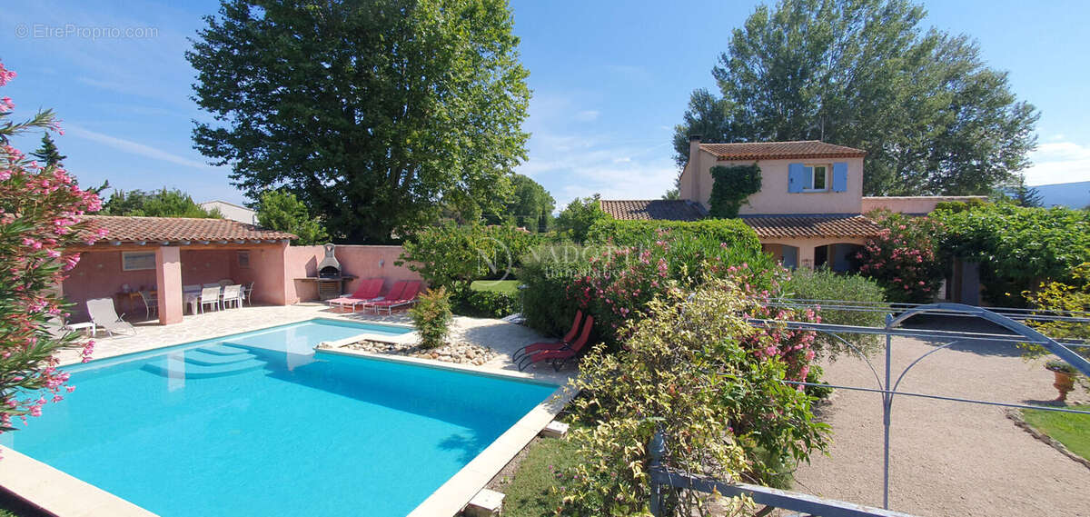 L'isle sur la Sorgue,  en Provence, superbe villa avec piscine sur 1500 m² de terrain clos. - photo 2