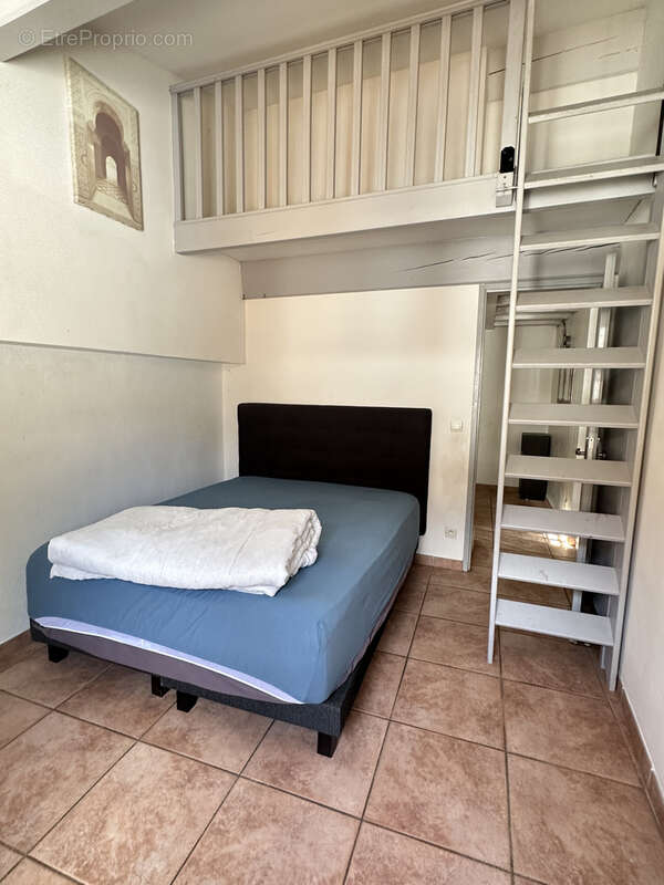 Maison à VINS-SUR-CARAMY