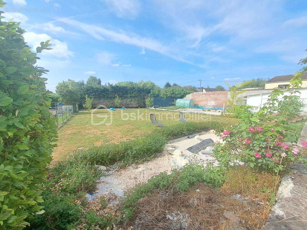 Maison en briques avec entree sous porche avec garage et jardin a 5 minutes de la gare d'abbeville - photo 17