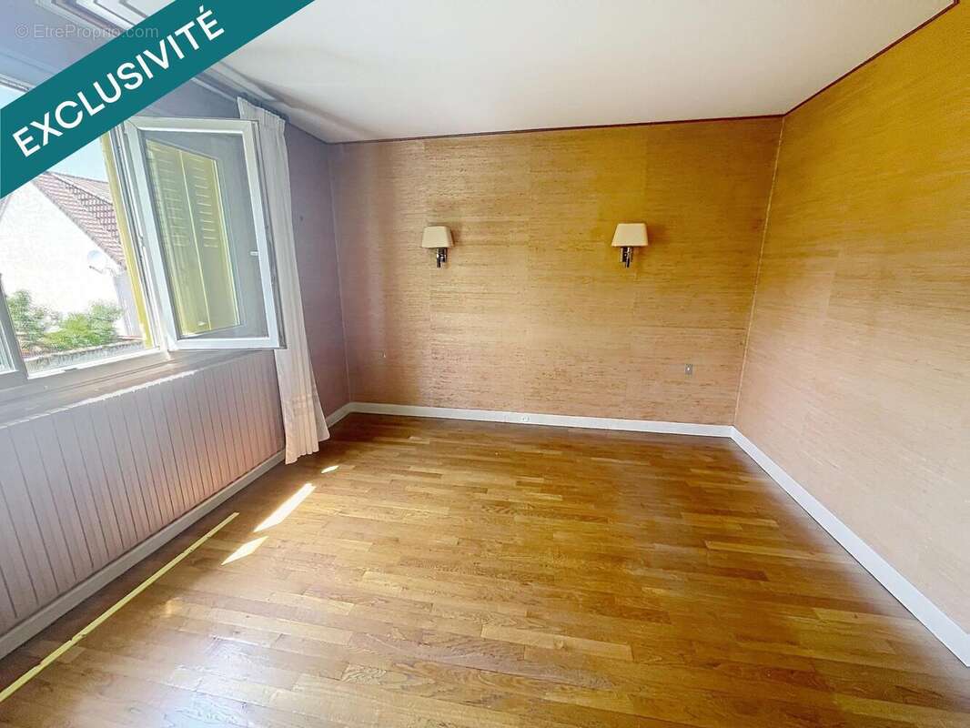 Maison 142 m² à Villeneuve-Le-Roi  - photo 5