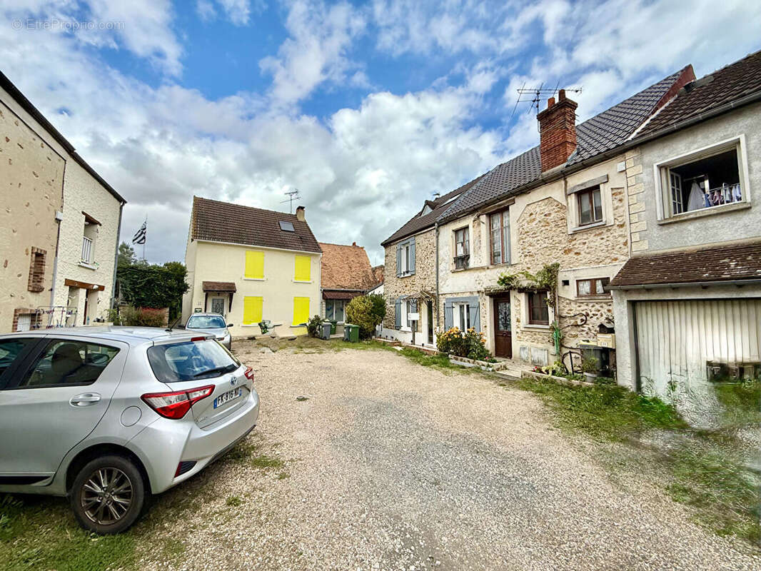 Maison à VERT-LE-PETIT
